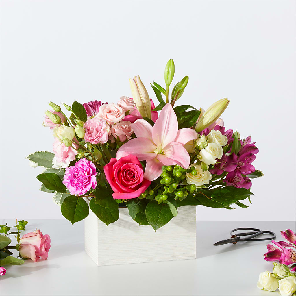 Sweetberry Box – A Florist Original – Luxe Flowers Birmingham, Birmingham MI