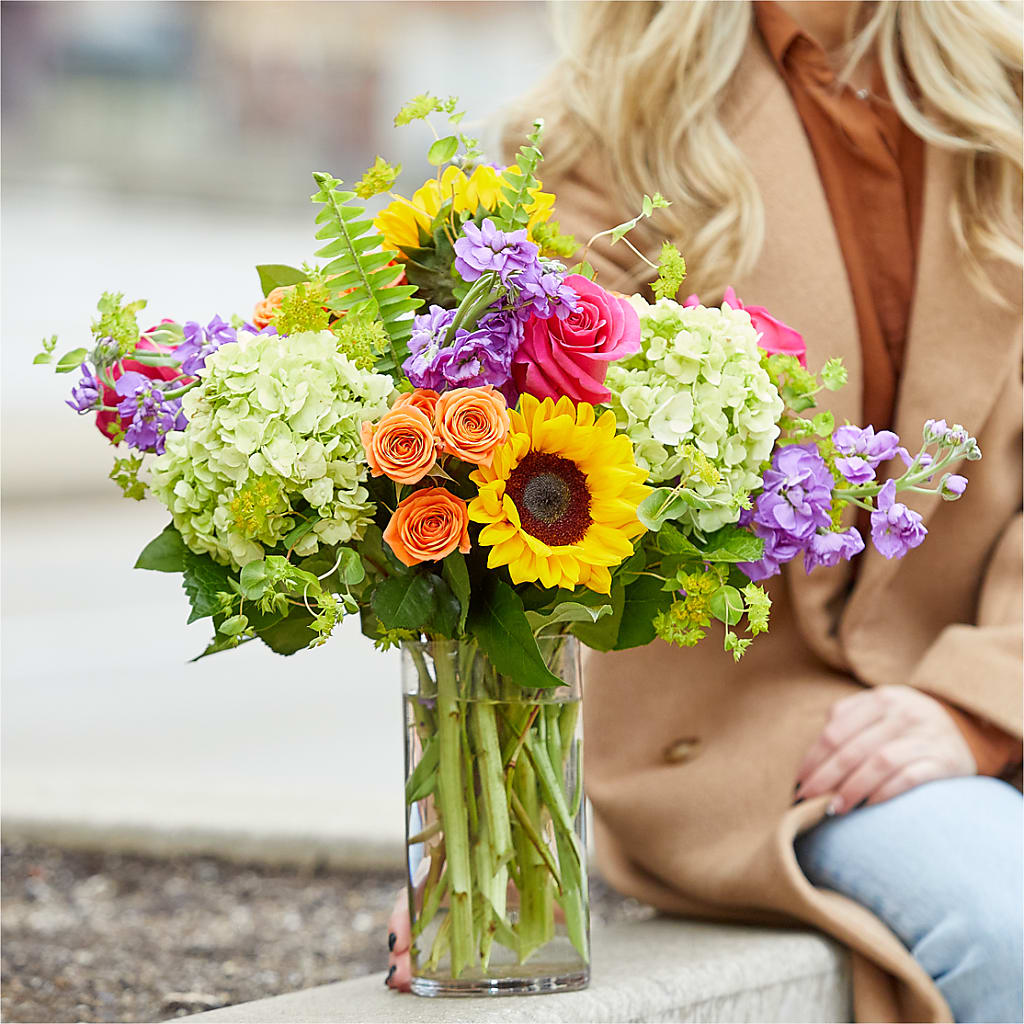 Vibrant Greetings Bouquet –  Luxe Flowers Birmingham, Birmingham MI